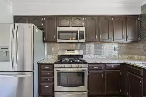 Kitchen - 16321 Fullerton Meadows Dr, Wildwood, MO 63011 photo 2 of 3