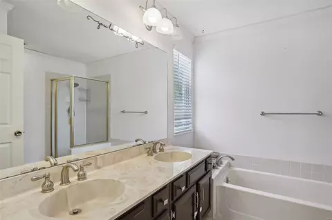 Bath - 16321 Fullerton Meadows Dr, Wildwood, MO 63011 photo 2 of 5