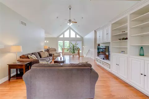 Living - 601 Evergreen Ter, O'fallon, MO 63366 photo 2 of 5