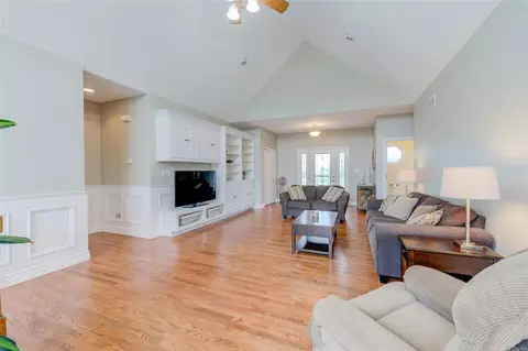 Living - 601 Evergreen Ter, O'fallon, MO 63366 photo 3 of 5