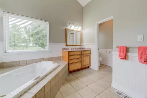 Bath - 601 Evergreen Ter, O'fallon, MO 63366 photo 2 of 9