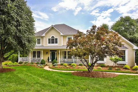 17126 Surrey View Dr, Chesterfield, MO 63005