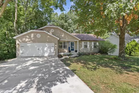 9 Lodge Ct, Lake Saint Louis, MO 63367
