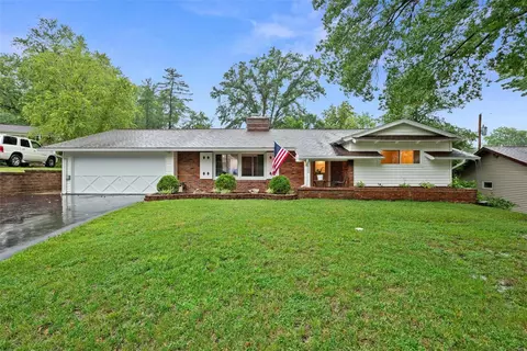 12 Montauk Ct, Saint Louis, MO 63146