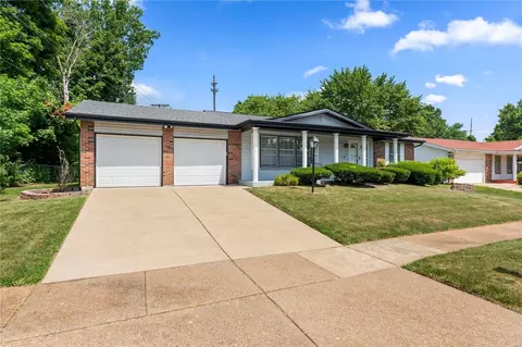 5801 Sir Edward Ln, Florissant, MO 63033
