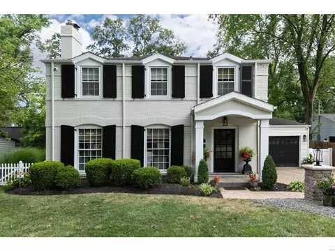 686 Hawbrook Ave, Glendale, MO 63122