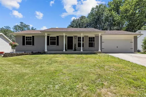 29 El Caballo Dr, Saint Peters, MO 63376