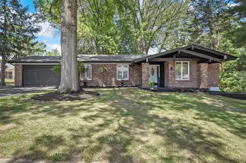 12670 Whispering Hills Ln, Saint Louis, MO 63146
