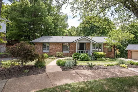 387 Madewood Ln, Chesterfield, MO 63017