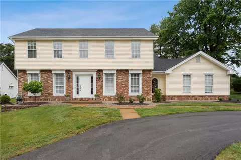 2112 Bow Tree Ct, Chesterfield, MO 63005