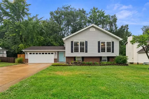 51 Gary Glen Dr, Saint Peters, MO 63376