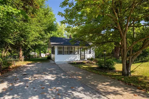 2761 Link Rd, Saint Louis, MO 63114