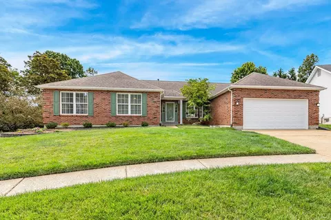 358 Harbour Pointe Dr, Wildwood, MO 63040