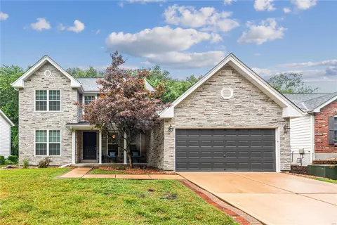 320 Buckhurst Dr, Ballwin, MO 63021