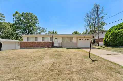 1258 Visitation Dr, Saint Louis, MO 63125