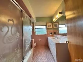 Bath - 9809 E Grantview Dr, Saint Louis, MO 63123 photo 1 of 1