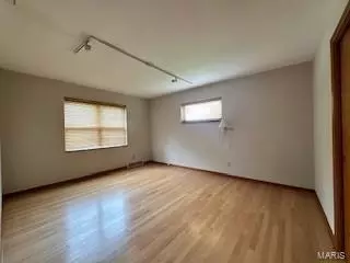 Living - 9809 E Grantview Dr, Saint Louis, MO 63123 photo 2 of 4