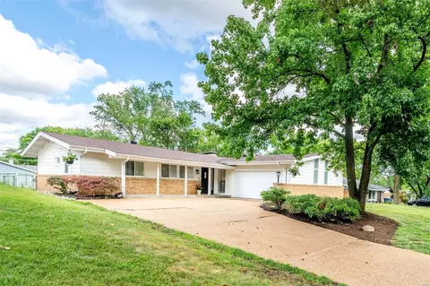 1650 Fontana Dr, Saint Louis, MO 63146
