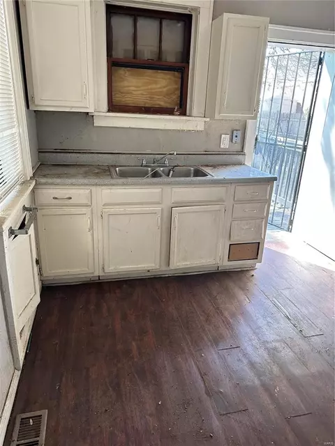 Kitchen - 3601 Ridgedale Ave, Normandy, MO 63121 photo 1 of 1