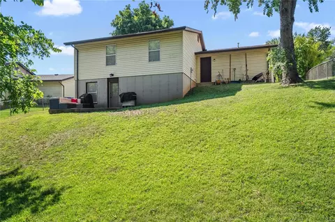 44 Elk Run Dr, Eureka, MO 63025 photo 2