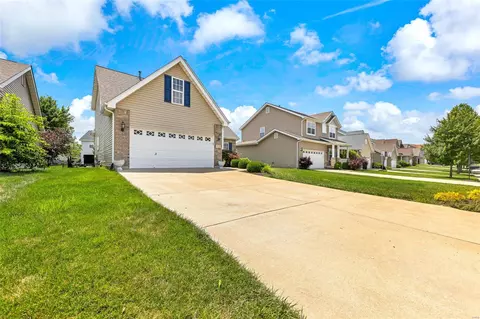 Exterior - 122 Towergate Dr, Lake Saint Louis, MO 63367 photo 3 of 8