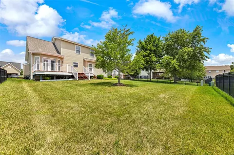Exterior - 122 Towergate Dr, Lake Saint Louis, MO 63367 photo 5 of 8