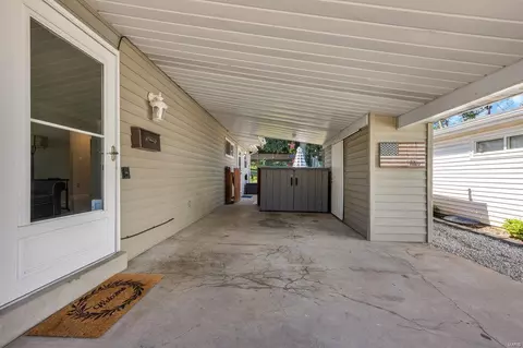 Exterior - 412 Ballwin Ave, Ballwin, MO 63021 photo 10 of 12