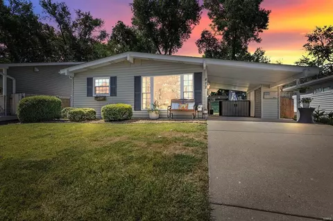 412 Ballwin Ave, Ballwin, MO 63021