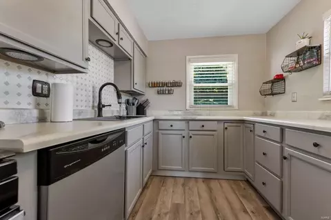 Kitchen - 412 Ballwin Ave, Ballwin, MO 63021 photo 1 of 4