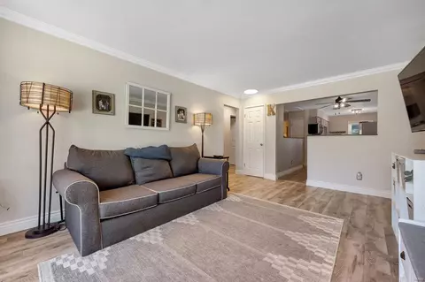 Living - 412 Ballwin Ave, Ballwin, MO 63021 photo 1 of 2