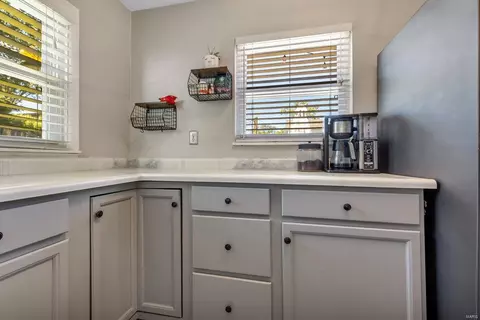 Kitchen - 412 Ballwin Ave, Ballwin, MO 63021 photo 3 of 4