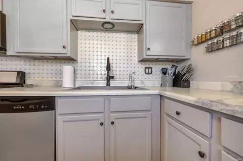 Kitchen - 412 Ballwin Ave, Ballwin, MO 63021 photo 4 of 4
