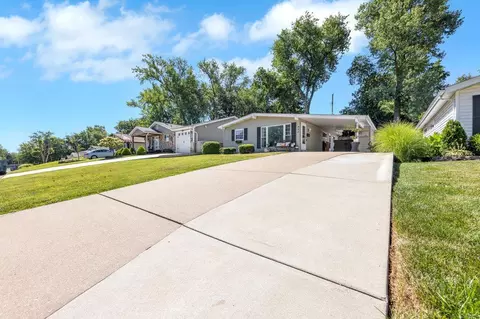 Exterior - 412 Ballwin Ave, Ballwin, MO 63021 photo 9 of 12