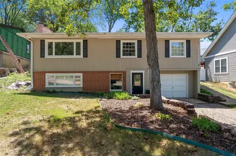609 Hickory Hollow Ln, Kirkwood, MO 63122