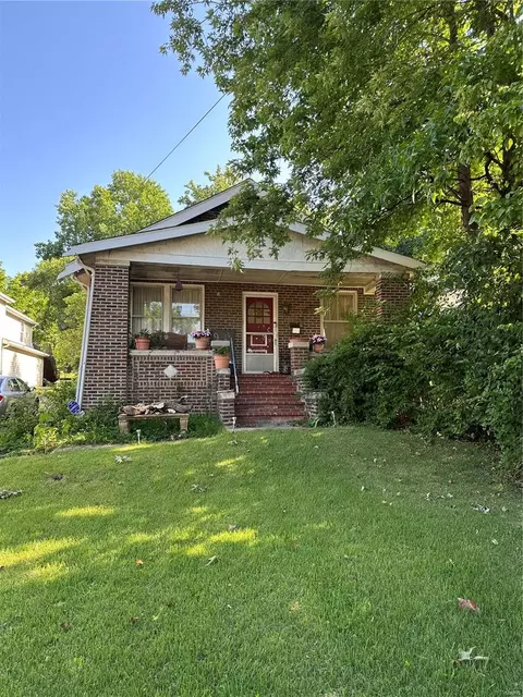 9009 Madge Ave, Saint Louis, MO 63144