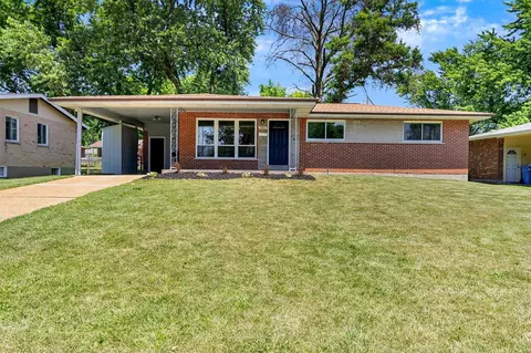 1845 Swallow Ln, Florissant, MO 63031