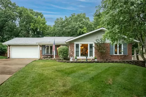 1522 Ploma Dr, Manchester, MO 63021