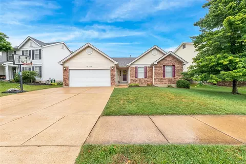819 Spring Crest Dr, Fenton, MO 63026 photo 3