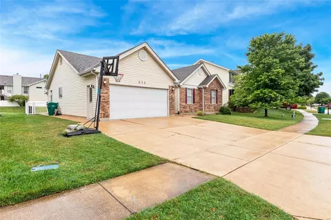 819 Spring Crest Dr, Fenton, MO 63026 photo 2