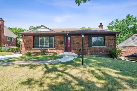 8015 Braddock Dr, University City, MO 63130