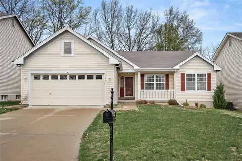 199 Roxbury Dr, O'fallon, MO 63366 photo 2