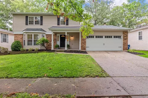208 Village Creek Ct, Ballwin, MO 63021