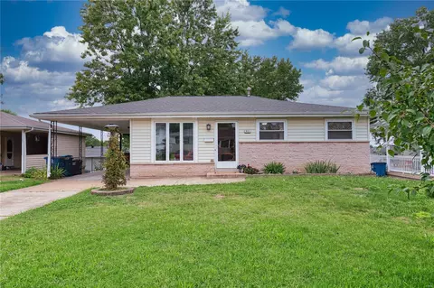 821 Cormar Dr, Saint Louis, MO 63125