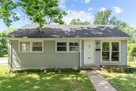 301 Estridge Rd, Saint Louis, MO 63137