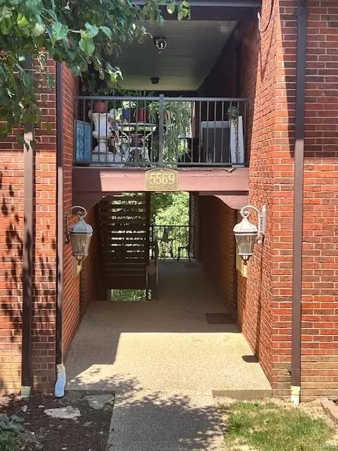 5569 Baronridge Dr #2, Saint Louis, MO 63129