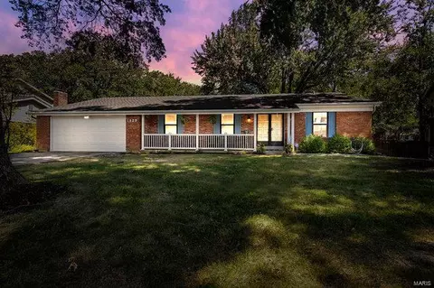 1529 Hummingbird Hill Ln, Ellisville, MO 63011