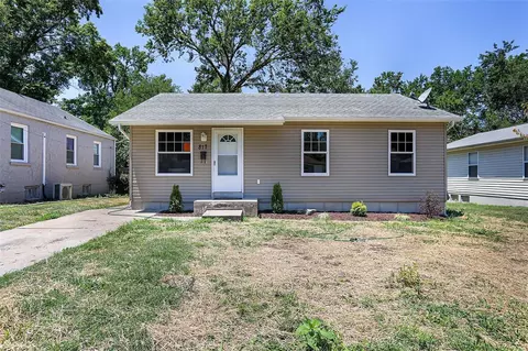 817 N Elm Ave, Saint Louis, MO 63119