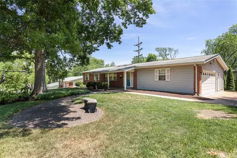 890 Dickson St, Saint Louis, MO 63122
