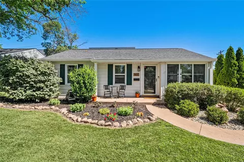 507 Eastwood Dr, Saint Louis, MO 63122