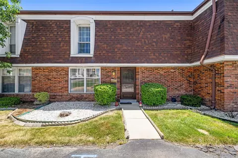 4332 Forest De Ville Dr, Saint Louis, MO 63129